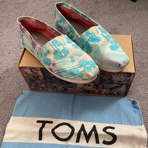 TOMS shoes